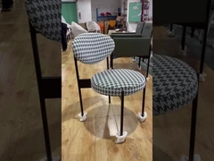 빨간색 흑색 페인트 금속 식탁 의자 / 팔 없는 포장 식탁 의자